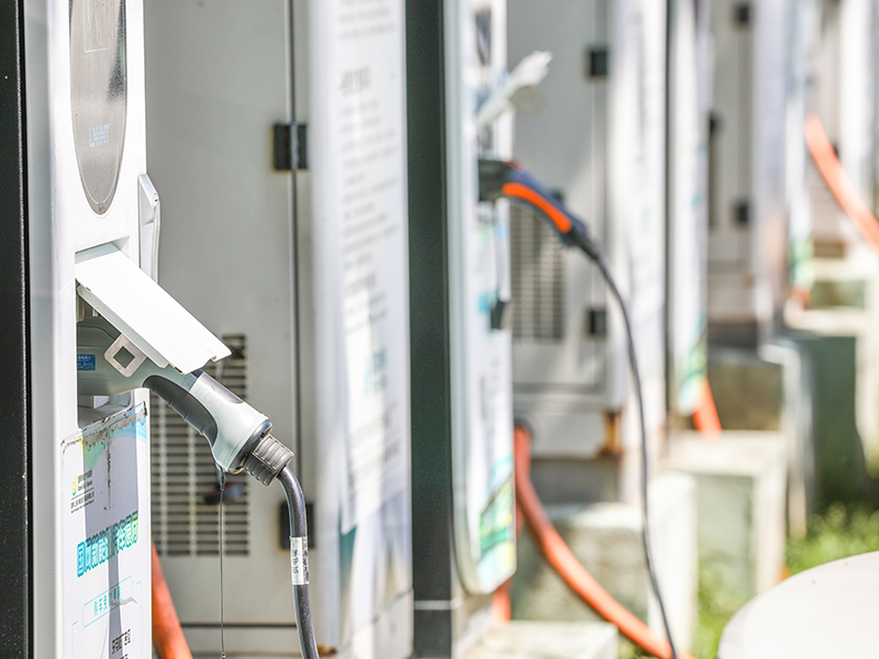 車市下半年預(yù)計(jì)負(fù)增長(zhǎng)，混動(dòng)汽車被看好